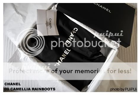 .....CHANEL.....09 CAMELLIA rain boots ..Black color...