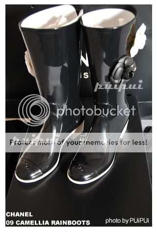 .....CHANEL.....09 CAMELLIA rain boots ..Black color...